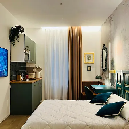 Ariosto's Luxury Rom