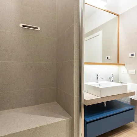 Ariosto's Luxury Rom