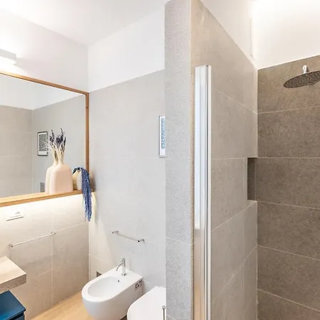 Ariosto's Luxury Rom