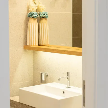 Ariosto's Luxury *