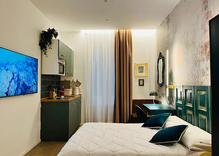 Ariosto's Luxury Rome