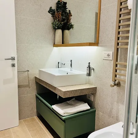 Ariosto's Luxury